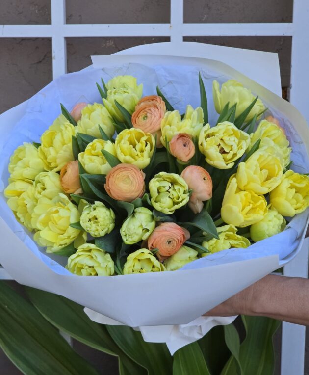 Double Peony Tulips with Peach  Ranunculus