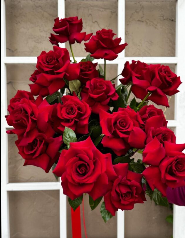 Frenchy- Style Red Rose Bouquet
